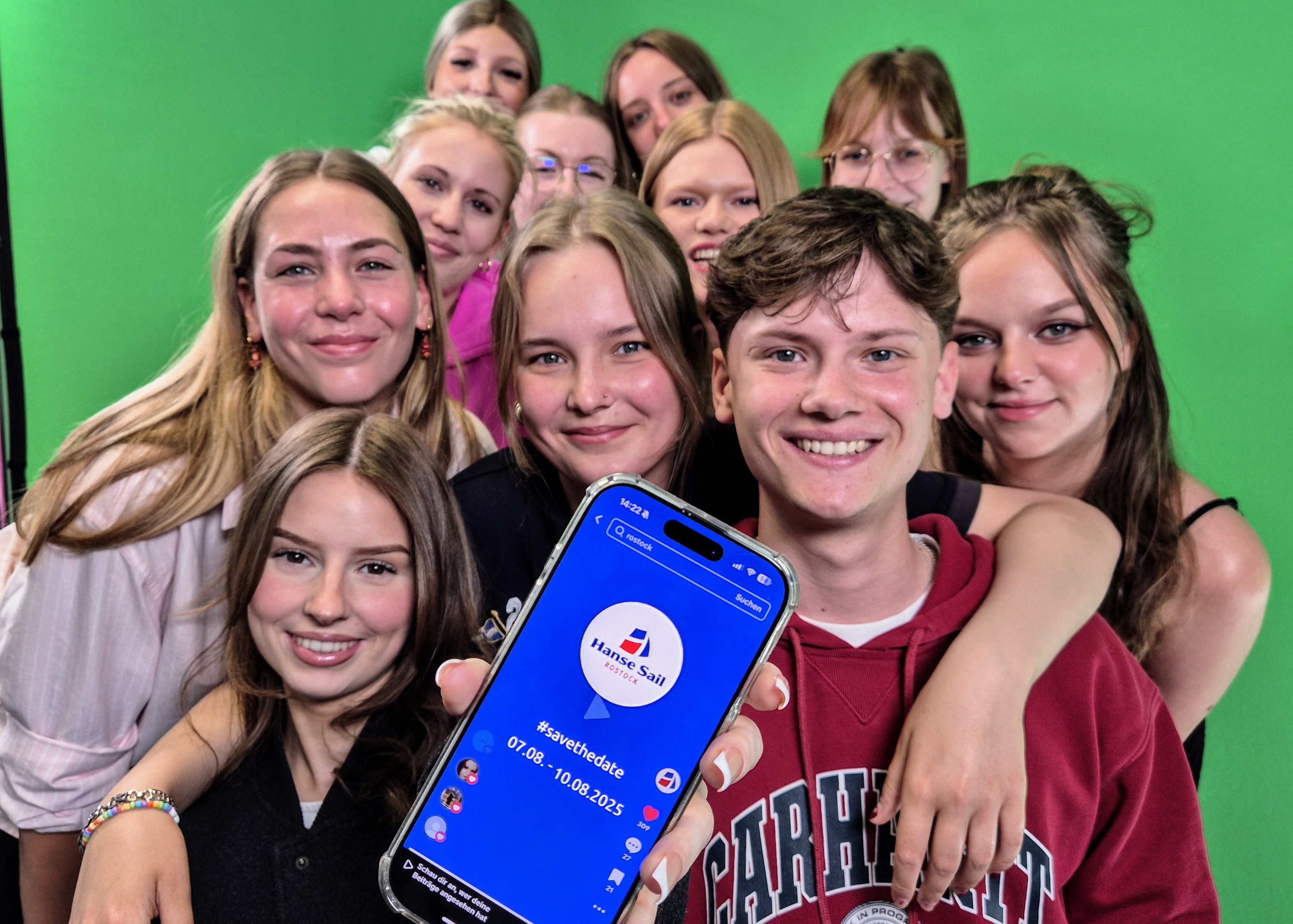 eine Gruppe junger Studierende übernehmen den Tiktok-Kanal zur Hanse Sail 2025