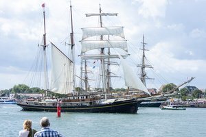 Die Gulden Leeuw bei einer Ausfahrt auf die Ostsee zur Hanse Sail