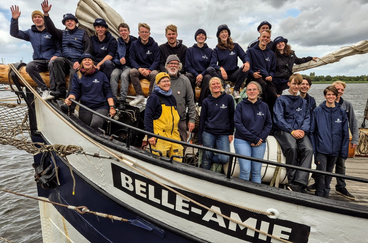 ein Gruppe von jungen Leute auf dem Schiff Belle Amie beim Projekt Baltic Friendship