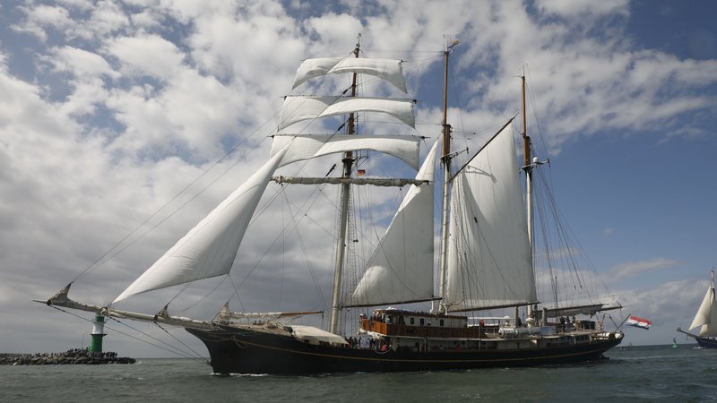 Gulden Leeuw bei einer Ausfahrt zur Hanse Sail